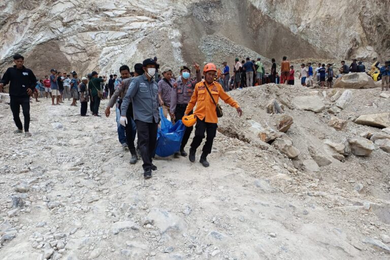 Tim Gabungan Terus Cari Korban Longsor Tambang Gunung Kuda Cirebon, 10 Tewas