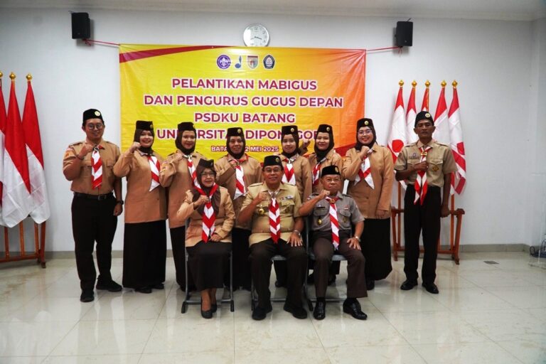 Kwarda Jateng Kukuhkan Racana PSDKU Undip Batang, Dorong Mahasiswa Bangun Karakter Kepemimpinan Kwarda Jateng kukuhkan Gudep Racana PSDKU Undip Batang. Mahasiswa diajak bangun karakter kepemimpinan dan respons sosial melalui kegiatan kepramukaan. foto: istimewa