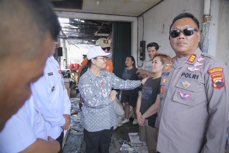 Tinjau Lokasi Kebakaran, Wali Kota Semarang Agustina Wilujeng Ajak Warga Tingkatkan Kewaspadaan