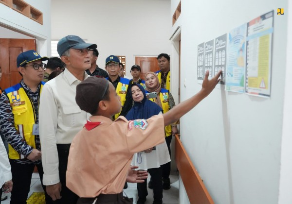 Menteri Dody Tinjau SRMP 21 Manado, Pastikan Prasarana Sekolah Siap Cetak Generasi Berkualitas