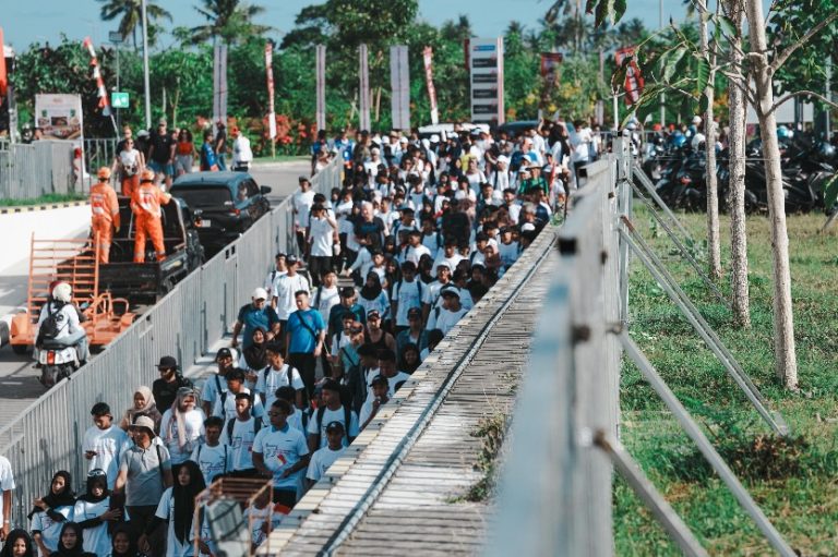 Penonton Luar Daerah Antusias ke Mandalika: Nonton MotoGP Sekaligus Nikmati Kuliner dan Wisata NTB