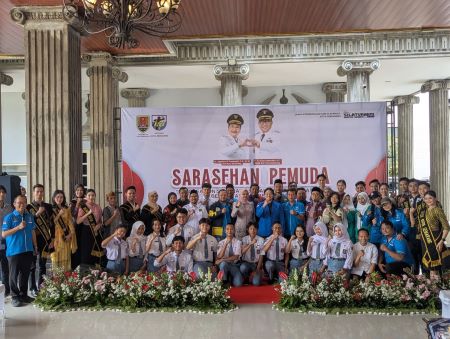 Hujan Tak Redam Semangat: Ratusan Anak Muda Semarang Hadiri Sarasehan Pemuda