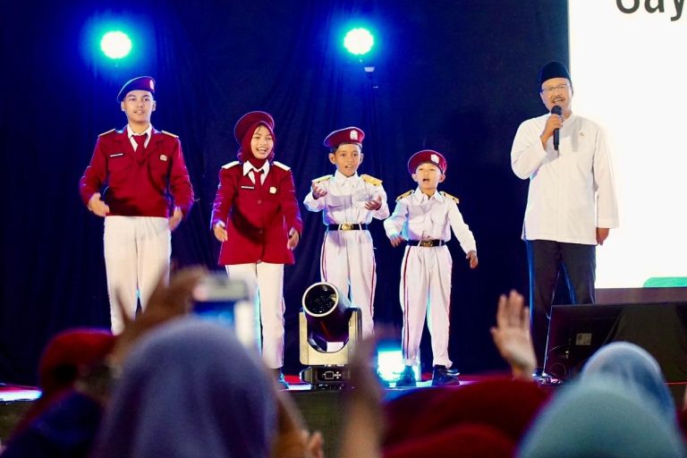 Gus Ipul Terharu Saksikan Penampilan Siswa Sekolah Rakyat: “Mimpi Mereka Kini Bisa Disentuh”