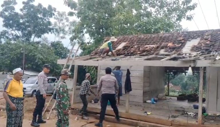 Hujan Deras dan Puting Beliung Terjang Payudan Dundang Sumenep, Sejumlah Rumah dan Ponpes Rusak