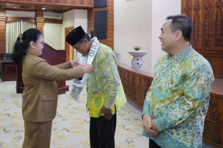 105 Peserta Lintas Agama Diberangkatkan Wali Kota Agustina untuk Perjalanan Keagamaan
