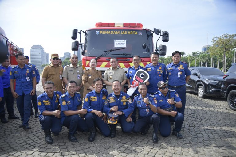 Kolaborasi Antar Daerah, Pemkot Semarang Terima Hibah Armada Damkar dari Pemprov DKI Jakarta
