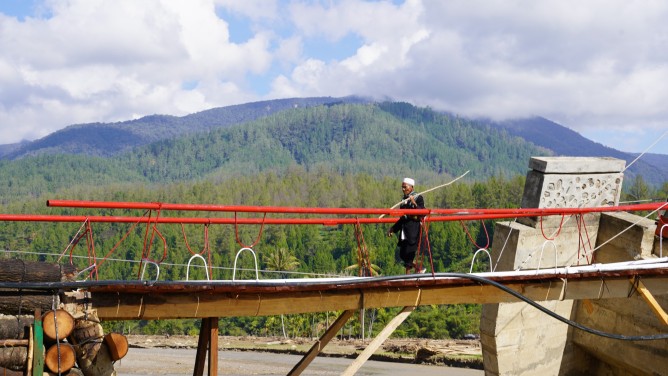 Sinergi Pentahelix Bangun Jembatan Sementara di Gayo Lues, Akses Warga Kembali Terhubung